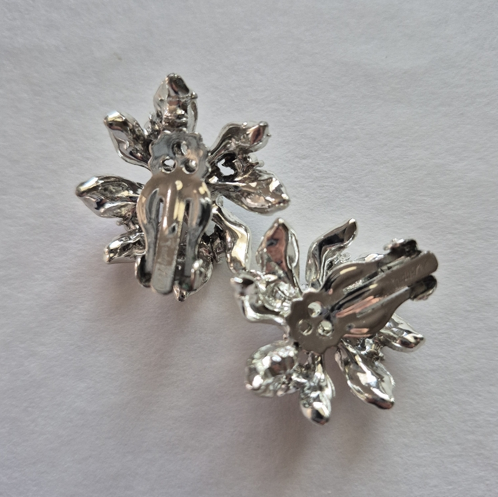 Silver blue Floral Earrings. Clip On Vintage - Picture 3 of 6